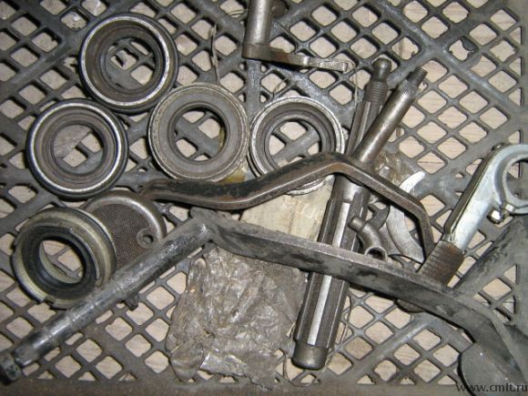 Ножка(рычаг)переключения передач,вал коробки передач(КПП),гайка заднего моста на мотоцикл Урал.