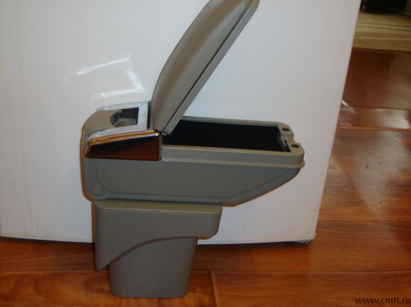 Подлокотник Форд Фокус 2. Фото 3.