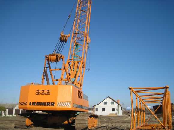 Кран гусеничный Liebherr HS 832 HD. Фото 3.