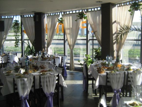 Кафе Две хижины и столовая Офицерская: банкетные залы до 90. Фото 1.