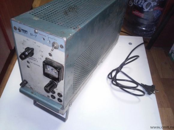 Лабораторный блок питания Б1-7. Фото 1.