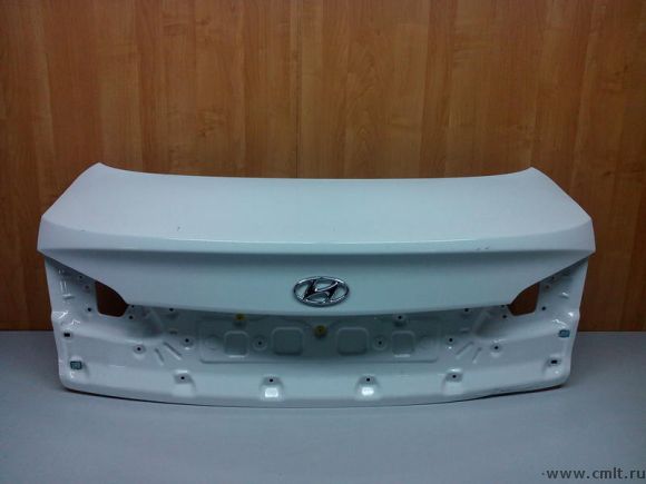 Крышка багажника HYUNDAI I40 седан 12- б/у 4* 692003Z310. Фото 1.