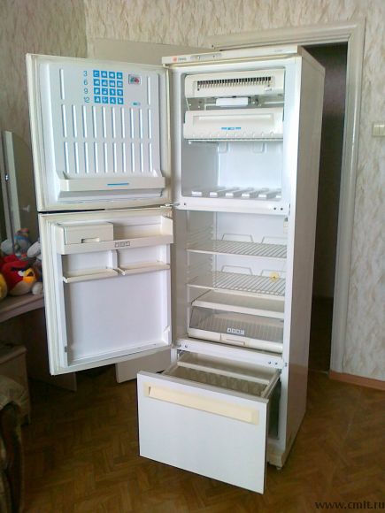 Холодильник Stinol трёхкамерный. Фото 1.