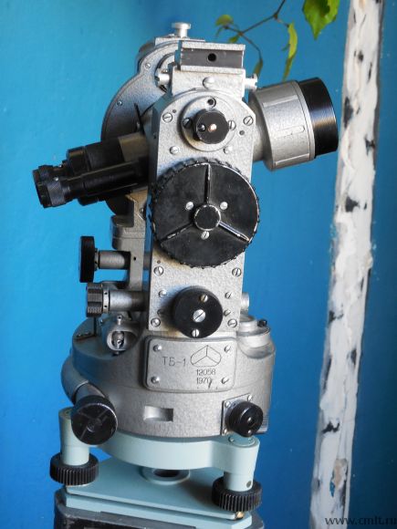 Теодолит ТБ-1/ бу/ укладочный ящик/тренога. Фото 1.