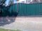 Забор из металлопрофиля и сетки рабицы, ворота въездные и. Фото 1.
