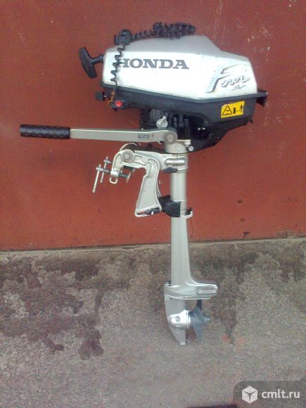 Лодочный мотор Honda, 2 л. с., 2 такта, воздушное. Фото 1.